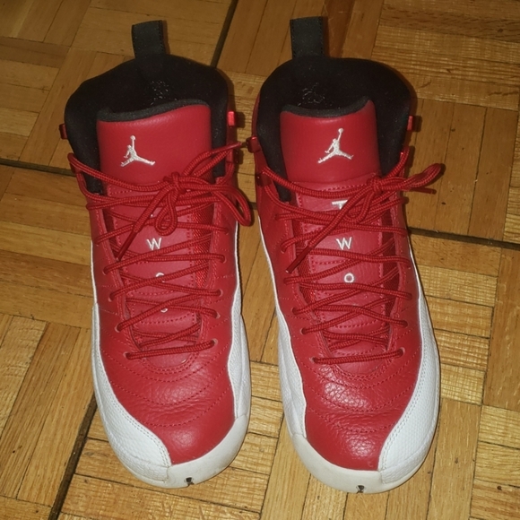 GYM RED JORDAN'S